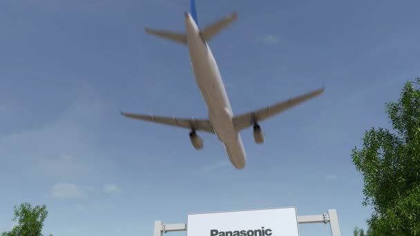 Flugzeug fliegt über eine Werbetafel mit dem Firmenlogo von Panasonic. Editorial 3D Rendering 4k Clip — Stockvideo