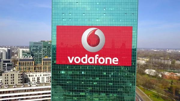 Letecký snímek mrakodrap s logem Vodafone. Moderní kancelářská budova. Úvodník 3d vykreslování — Stock fotografie