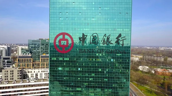 Vue aérienne du gratte-ciel de bureau avec le logo de la Banque de Chine. Immeuble de bureaux moderne. Editorial rendu 3D — Photo