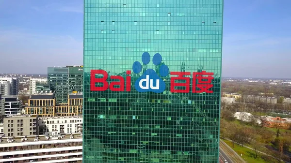Antenn skott av office skyskrapa med Baidu logotyp. Modern kontorsbyggnad. Redaktionella 3d-rendering — Stockfoto