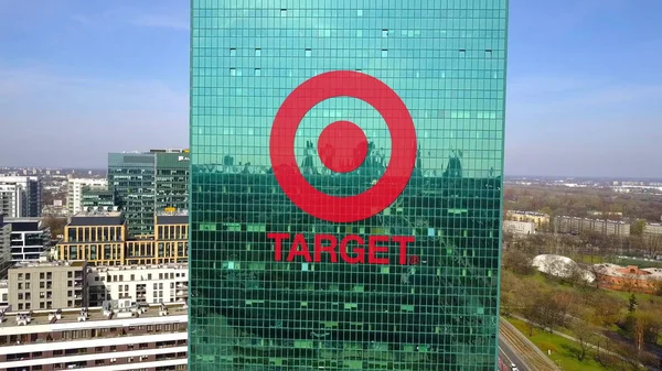 Zdjęcia lotnicze z wieżowca biurowego z logo Target Corporation. Nowoczesny biurowiec. Redakcji renderowania 3d — Zdjęcie stockowe