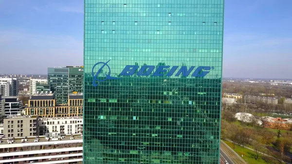 ボーイング社のロゴがオフィスを高層ビルの空中ショットは。近代的なオフィスビル。3 d レンダリングの社説 — ストック写真