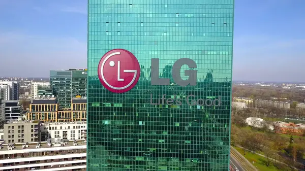 Foto aerea del grattacielo dell'ufficio con logo LG Corporation. Moderno edificio per uffici. Rendering editoriale 3D — Foto Stock