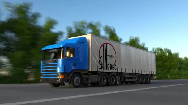 Вантажні підлозі вантажівки з логотипом Sinopec, проїжджаючи по лісовій дорозі, безшовні петлю. Редакційні 4 к кліп — стокове відео