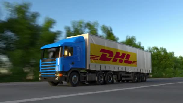 Camión semi de carga con el logotipo de DHL Express conduciendo a lo largo de la carretera forestal, bucle sin fisuras. Clip editorial 4K — Vídeos de Stock