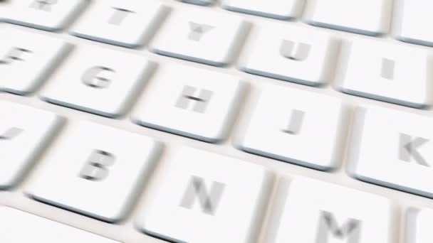Close-up dolly shot de teclado de computador branco e chave de garantia vermelha. Clipe 4K conceitual — Vídeo de Stock
