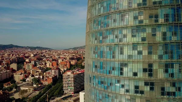 Dettagli grattacielo e vista aerea della città di Barcellona in una giornata di sole, Spagna — Foto Stock