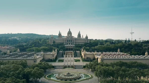 Аэросъемка Palau Nacional - Национальный музей дворца в Барселоне, Испания — стоковое фото