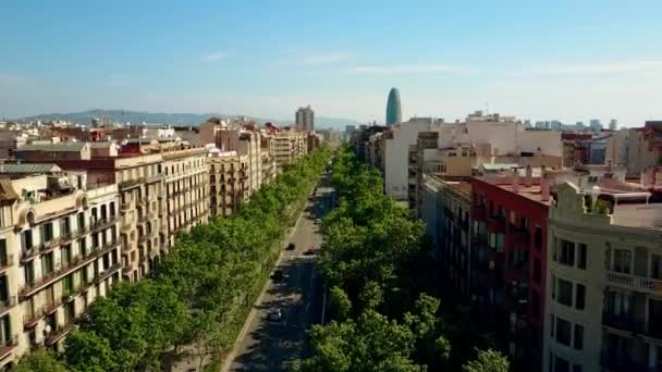 Barcelona major street aerial rising shot, Spain. City skyline. 4K video — Stock Video
