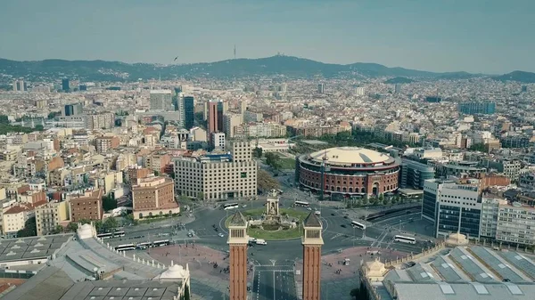 BARCELONA, SPAGNA - 15 APRILE 2017. Foto aerea di Plaza de Espana a Barcellona, Spagna. Traffico urbano rotondo — Foto Stock