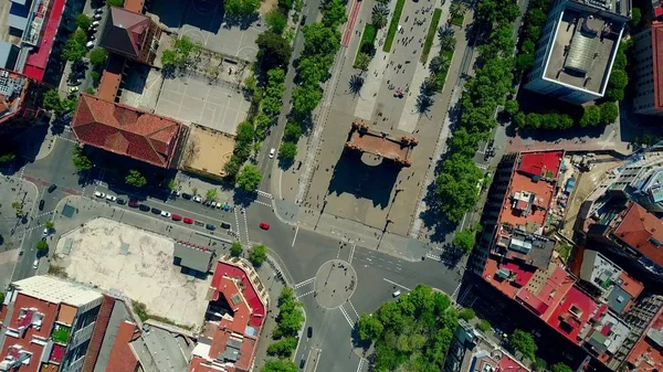 Arco de Triunfo - Arco di Trionfo a Barcellona vista aerea dall'alto — Foto Stock