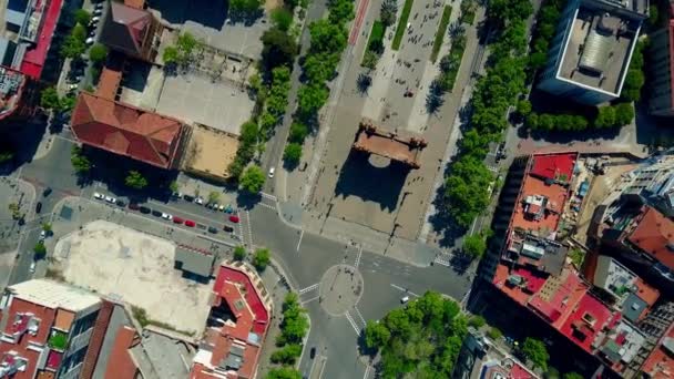 Arco de Triunfo - Barcelona hava üst görünümünde, İspanya zafer takı. 4 k klip — Stok video