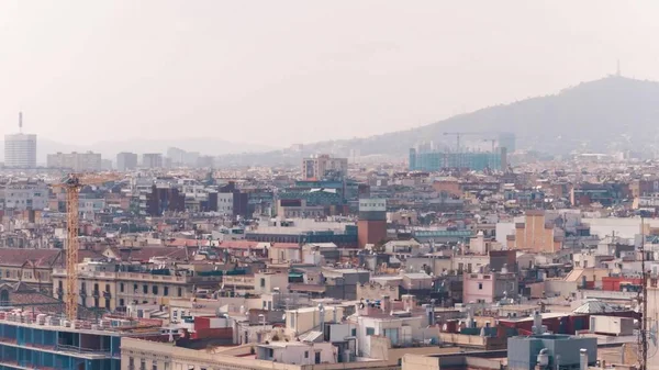 Барселона дахи і далеких гір, Іспанія — стокове фото