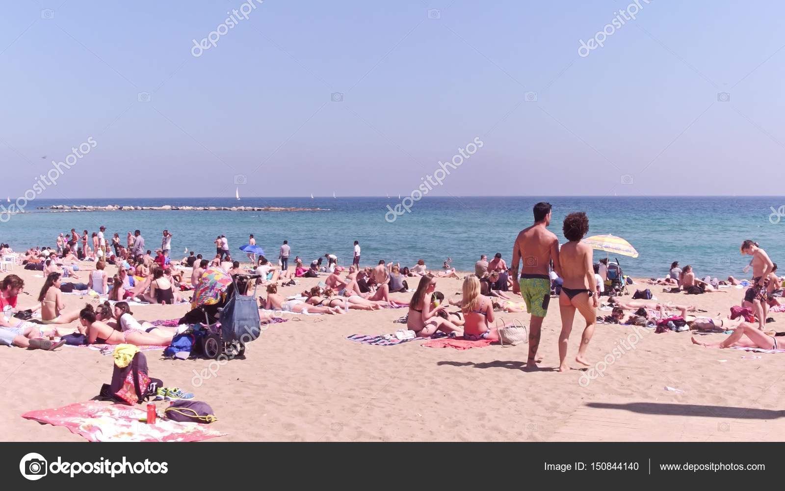 Barcelone Espagne 15 Avril 2017 Gens Se Faire Bronzer