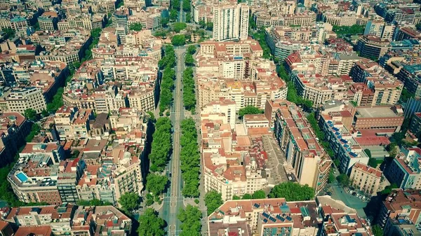 Barcelona bostadsområde block mönster och stora gatan Flygfoto, Spanien — Stockfoto
