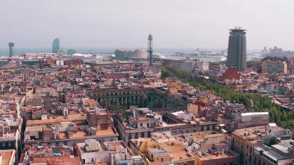 Барселона дахи і далеких морський порт, Іспанія — стокове фото