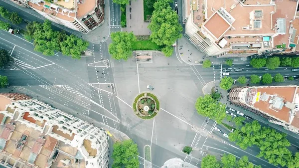 Calles y casas residenciales en Barcelona, España, vista superior — Foto de Stock