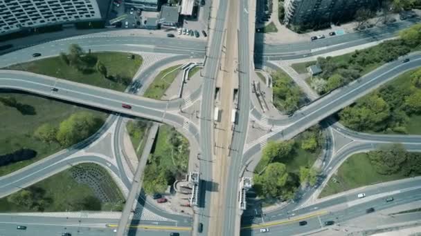 Luchtfoto time-lapse van grote stedelijke road junction, top-down weergave. 4k video — Stockvideo
