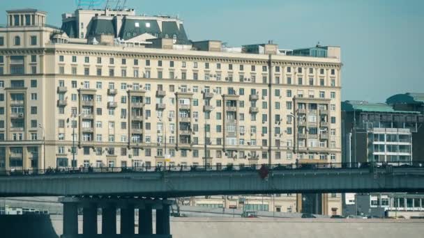 MOSCOW, RUSSIA - APRIL, 29, 2017. Famous Novy Arbat street in city center as seen from river boat. 4K panoramic shot — Stock Video