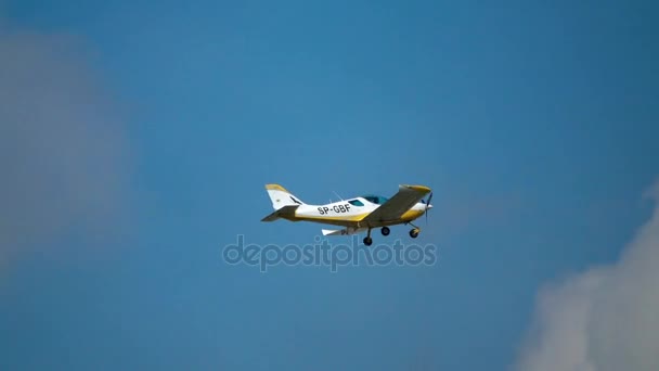 WARSAW, POLAND - MAY, 13, 2017. Telephoto lens pan shot of Czech Sport Aircraft PS-28 Cruiser flying in the sky. 4K video — Stock Video