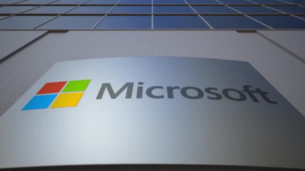 Outdoor-Schildertafel mit Microsoft-Logo. modernes Bürogebäude. redaktionelles 3D-Rendering — Stockvideo