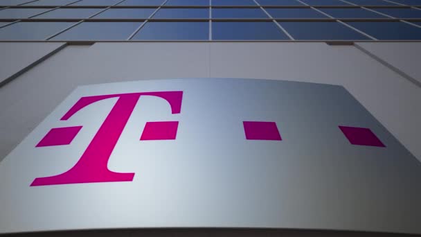 Buiten signalisatie bord met T-Mobile logo. Modern kantoorgebouw. Redactioneel 3D-rendering — Stockvideo