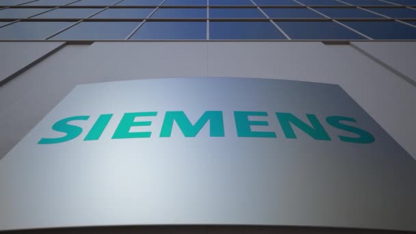 Buiten signalisatie bord met Siemens logo. Modern kantoorgebouw. Redactioneel 3D-rendering — Stockvideo