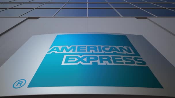 Tavola segnaletica esterna con logo American Express. Moderno edificio per uffici. Rendering editoriale 3D — Video Stock