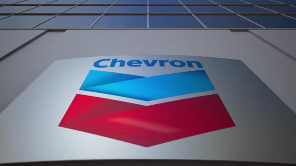 Chevron Corporation logosu ile açık Tabela Pano. Modern ofis binası. Editoryal 3d render — Stok video