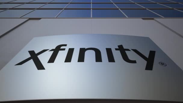 Oznakowania zewnętrznego deska z Xfinity logo. Nowoczesny biurowiec. Redakcji renderowania 3d — Wideo stockowe