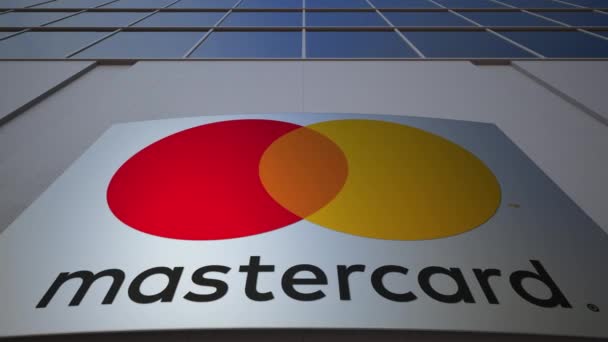 Buiten signalisatie bord met Mastercard-logo. Modern kantoorgebouw. Redactioneel 3D-rendering — Stockvideo