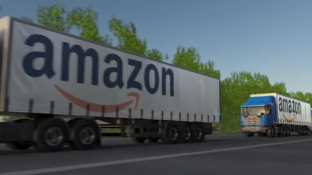 Підлозі вантажних автомобілів з Amazon.com логотип проїжджаючи по лісовій дорозі, безшовні петлю. Редакційні 4 к кліп — стокове відео