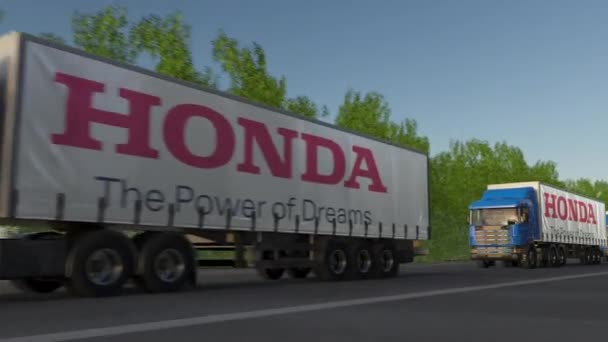 숲도로, 원활한 루프를 따라 운전 하는 혼다 로고의 화물 세미 트럭 사설 4 k 클립 — 비디오