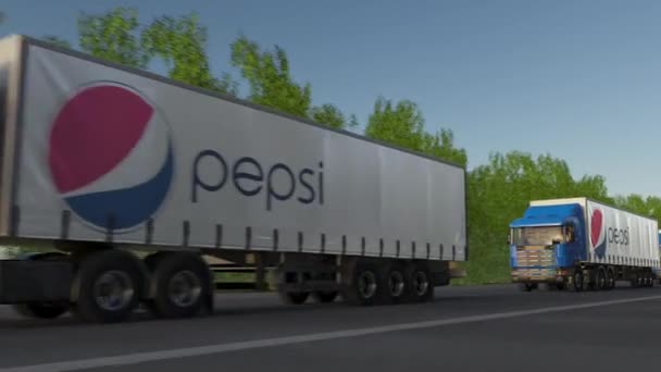 Ημι φορτηγών μεταφορών με το λογότυπο της Pepsi οδήγηση κατά μήκος το δασικό δρόμο, αδιάλειπτη βρόχο. Συντακτική 4k κλιπ — Αρχείο Βίντεο