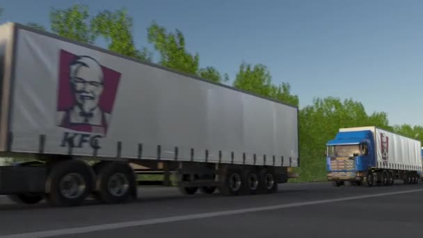 Árufuvarozási kamionok vezetés erdei út mentén, varrat nélküli hurok Kentucky Fried Chicken Kfc logóval. Szerkesztői 4k klip — Stock videók