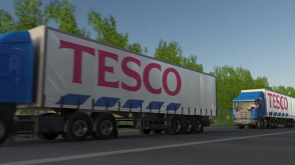Підлозі вантажних автомобілів з логотипом Tesco проїжджаючи по лісовій дорозі. Редакційні 3d-рендерінг — стокове фото