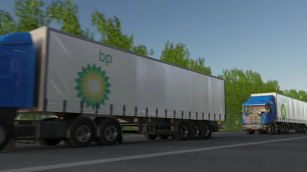 Vracht semi vrachtwagens met Bp logo rijden langs bos weg. Redactioneel 3D-rendering — Stockfoto