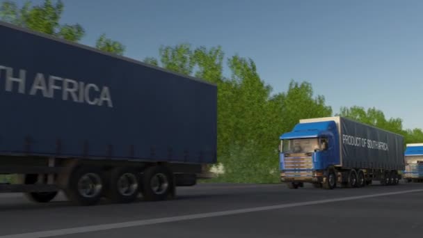 Bewegende vracht semi vrachtwagens met Product van Zuid-Afrika bijschrift op de aanhangwagen — Stockvideo