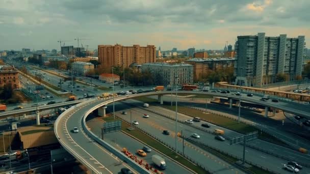 Κυκλοφορίας μαρμελάδα στην πόλη εθνική οδό ανταλλάσσουν, Μόσχα. εναέρια βίντεο 4 k — Αρχείο Βίντεο