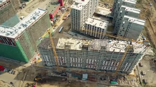 MOSCOW, RÚSSIA - 24 de maio de 2017. Tiro aéreo de edifícios de apartamentos modernos Zilart canteiro de obras, vista superior. Vídeo 4K — Vídeo de Stock