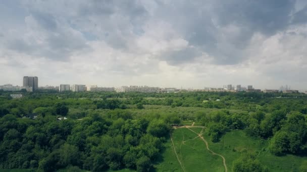 Aerial shot of Moscow cityscape as seen from Kolomenskoe park. 4K clip — Stock Video