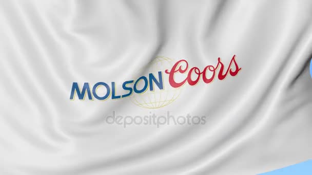 Bandera ondeando con el logotipo de Molson Coors Brewing Company. Seamles loop animación editorial 4K — Vídeos de Stock