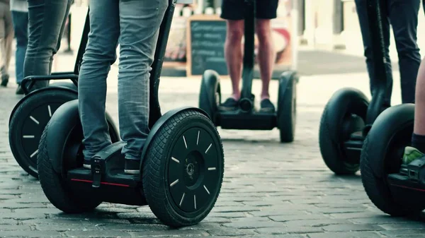 Zwiedzanie z przewodnikiem segway w miejsce turystyczne — Zdjęcie stockowe