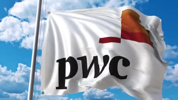 Acenando bandeira com logotipo PwC contra nuvens em movimento. Animação editorial 4K — Vídeo de Stock