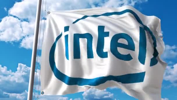 Drapeau ondulé avec logo Intel contre les nuages mouvants. Animation éditoriale 4K — Video