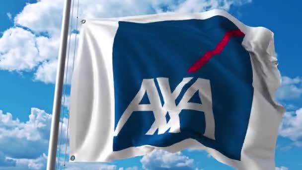 Bandera ondeando con el logotipo de AXA contra nubes móviles. Animación editorial 4K — Vídeos de Stock