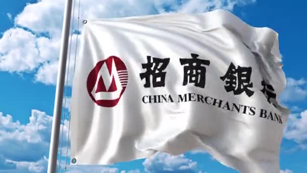 Macha flagą z China Merchants Bank logo przeciwko poruszające się chmury. 4 k redakcji animacji — Wideo stockowe