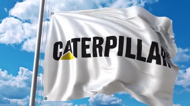 Bandera ondeante con logotipo de Caterpillar contra nubes móviles. Animación editorial 4K — Vídeos de Stock