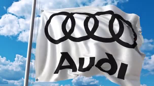 Bandiera sventolante con logo Audi contro le nuvole in movimento. Animazione editoriale 4K — Video Stock