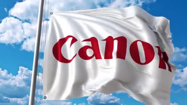 Mengayunkan bendera dengan logo Canon terhadap awan bergerak. Animasi editorial 4K — Stok Video